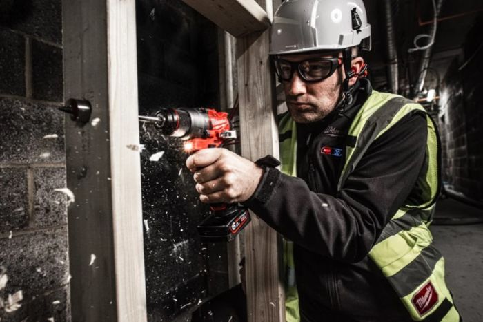 Дриль-шуруповерт акумуляторний безщітковий ударний MILWAUKEE M12 FPD2-202X (37Нм) (ЗУ+2Х2Ач+HDкейс)