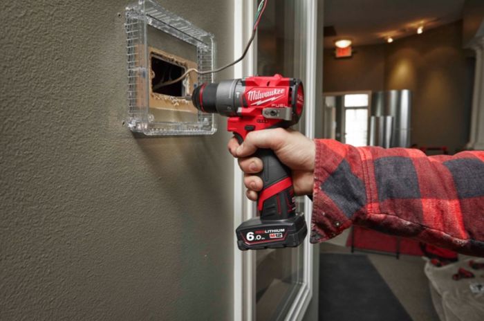 Дриль-шуруповерт акумуляторний безщітковий ударний MILWAUKEE M12 FPD2-202X (37Нм) (ЗУ+2Х2Ач+HDкейс)