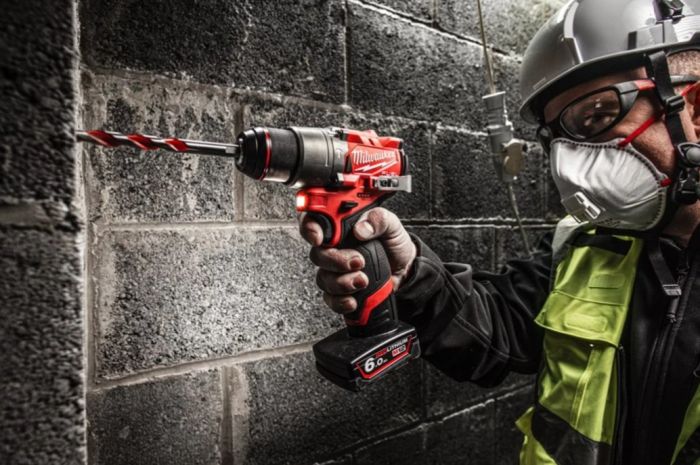 Дриль-шуруповерт акумуляторна безщіткова ударна MILWAUKEE M12 FPD2-0 (37/45 Нм) (каркас)