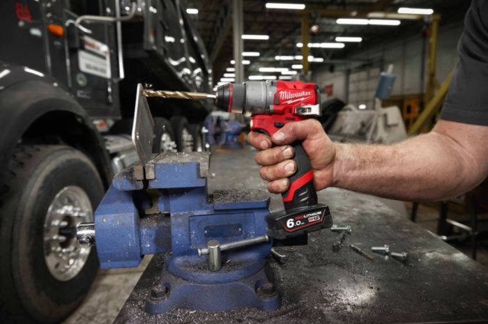 Дриль-шуруповерт акумуляторна безщіткова ударна MILWAUKEE M12 FPD2-0 (37/45 Нм) (каркас)