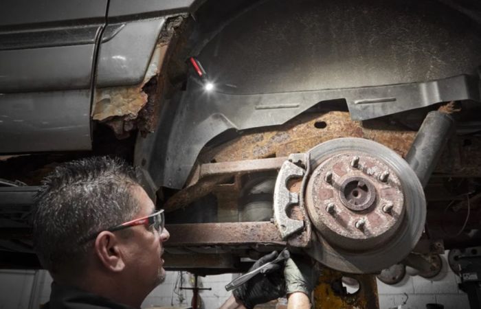 Фонарь светодиодный аккумуляторный компактный Micro-USB MILWAUKEE IR FL500 500 люменов