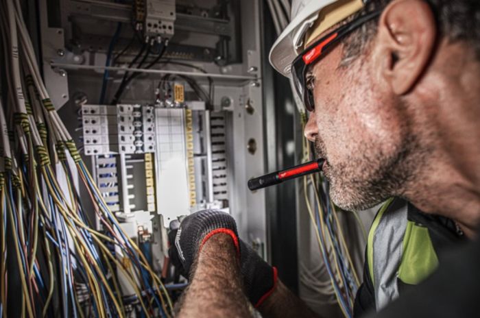 Ліхтар світлодіодний акумуляторний компактний Micro-USB MILWAUKEE IR PL250 250 люменів