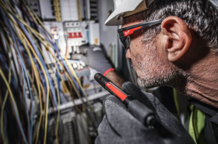 Ліхтар світлодіодний акумуляторний компактний Micro-USB MILWAUKEE IR PL250 250 люменів