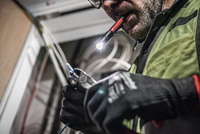 Ліхтар світлодіодний акумуляторний компактний Micro-USB MILWAUKEE IR PL250 250 люменів