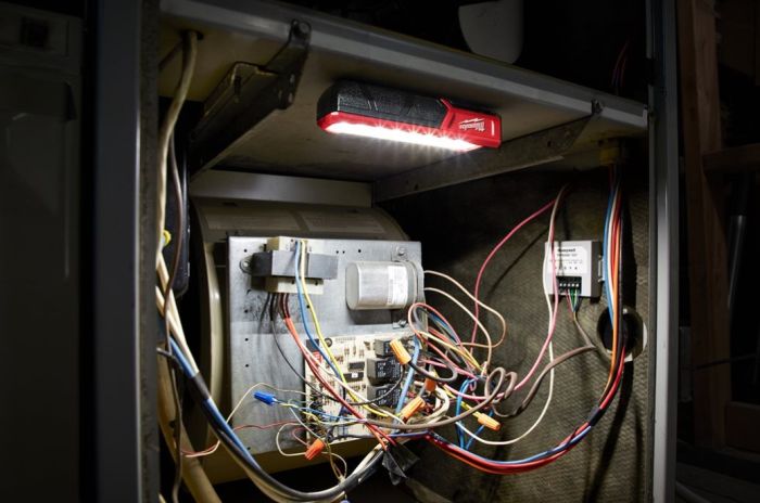 Ліхтар світлодіодний акумуляторний компактний (заряджання через USB) MILWAUKEE L4 FL-301