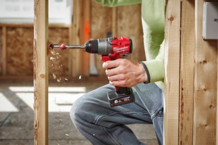 Дриль-шуруповерт акумуляторна безщіткова MILWAUKEE M12 FDD2-202X (37Нм)(ЗУ+2акк.Х2Ач+HDкейс)