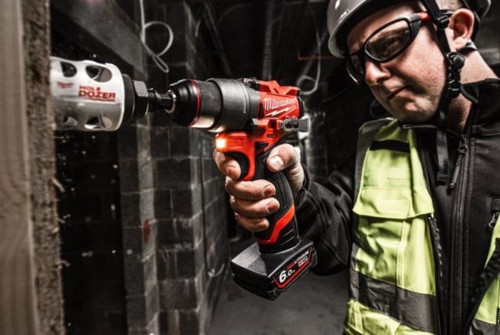 Дриль-шуруповерт акумуляторний безщітковий MILWAUKEE M12 FDD2-402X (45 Нм) (ЗУ+2ак.Х4Ач+HDкейс)