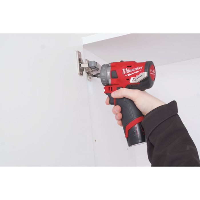 Дриль-шуруповерт акумуляторна безщіткова ударна MILWAUKEE M12 FPDX-202X (37Нм) (ЗУ+2акХ2Ач+кейс)