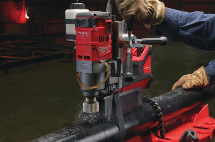 Дриль акумуляторний безщітковий на магнітній (постійний магніт) станині MILWAUKEE M18 FMDP-0C