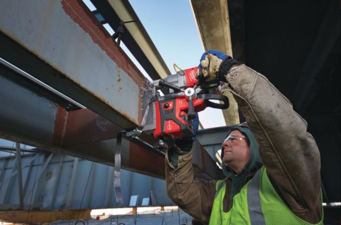 Дриль акумуляторний безщітковий на магнітній (постійний магніт) станині MILWAUKEE M18 FMDP-0C