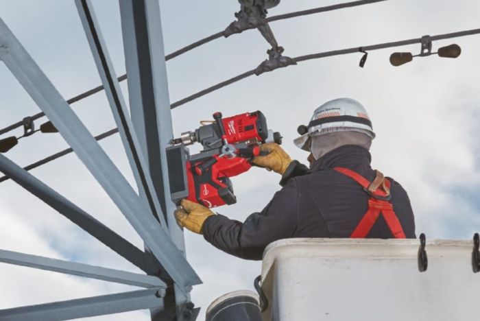 Дриль акумуляторний безщітковий на магнітній (постійний магніт) станині MILWAUKEE M18 FMDP-0C