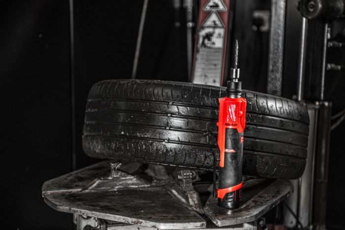 Машина прямошліфувальна акумуляторна безщіткова для обробки шин MILWAUKEE M12 FTB-0 (каркас)