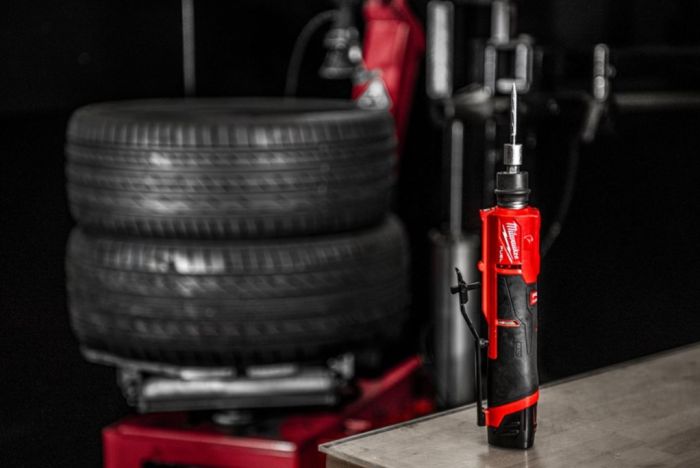 Машина прямошліфувальна акумуляторна безщіткова для обробки шин MILWAUKEE M12 FTB-0 (каркас)