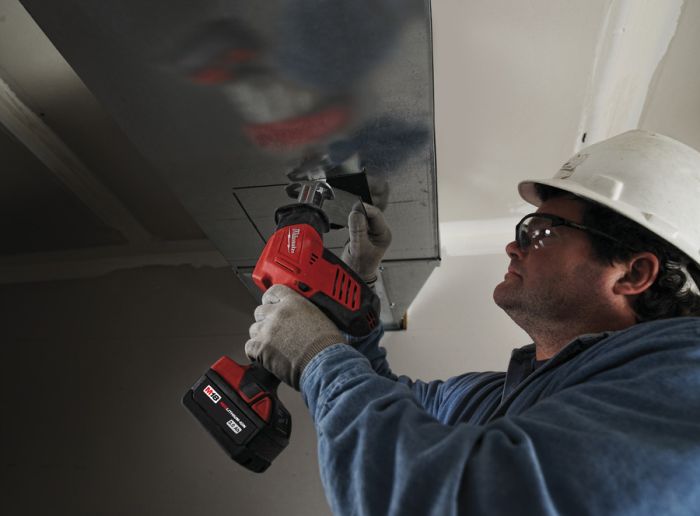 Пила сабельная аккумуляторная MILWAUKEE M18 C18 HZ-0 (каркас)