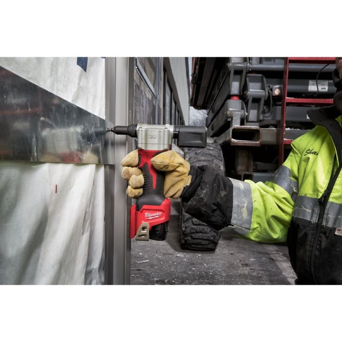 Заклепочник акумуляторний MILWAUKEE M12 BPRT-0 Ø закл. 2,4-4,8мм (каркас)