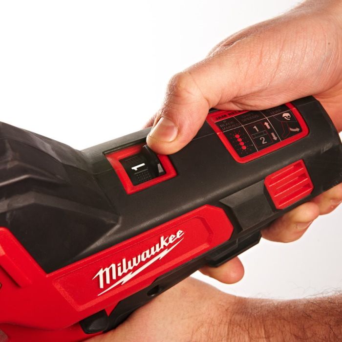 Кабелеріз акумуляторний MILWAUKEE M12 CC-0 до 32 мм