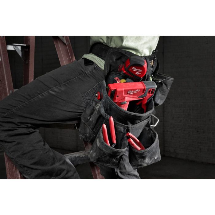 Степлер скобозабивной аккумуляторный MILWAUKEE M12 BST-0 (каркас)