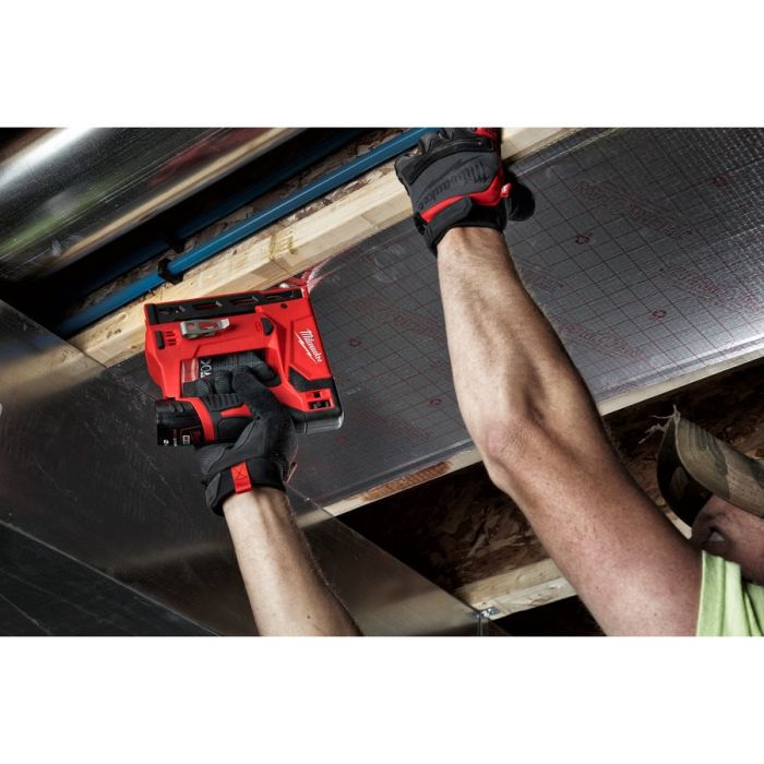 Степлер скобозабивний акумуляторний MILWAUKEE M12 BST-202X (ЗУ+2акк.Х2ач+HDкейс)