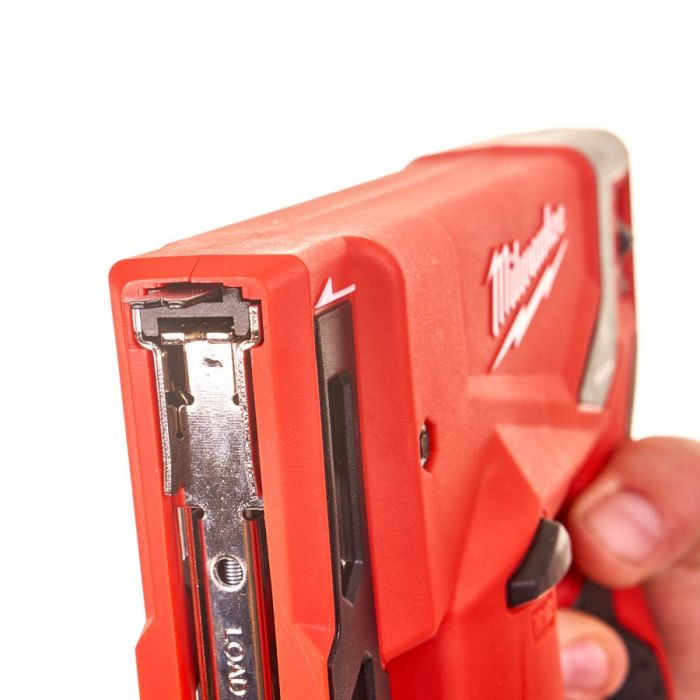 Степлер скобозабивний акумуляторний MILWAUKEE M12 BST-202X (ЗУ+2акк.Х2ач+HDкейс)