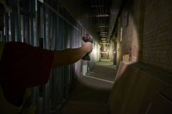 Ліхтар світлодіодний акумуляторний MILWAUKEE M12 SLED-0 (каркас)