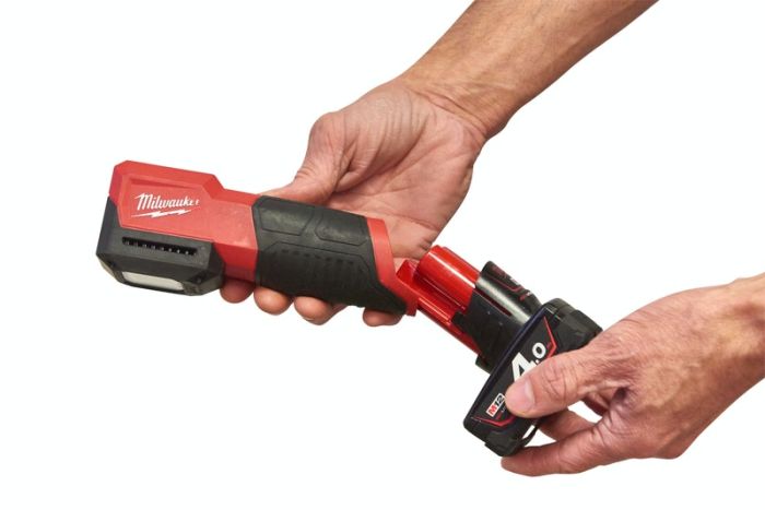 Ліхтар світлодіодний акумуляторний для підбору кольору MILWAUKEE M12 CML-401 (ЗУ+1акк.Х4Ач)