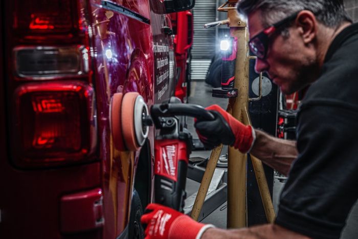Ліхтар світлодіодний акумуляторний для підбору кольору MILWAUKEE M12 CML-401 (ЗУ+1акк.Х4Ач)