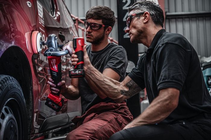 Ліхтар світлодіодний акумуляторний для підбору кольору MILWAUKEE M12 CML-401 (ЗУ+1акк.Х4Ач)