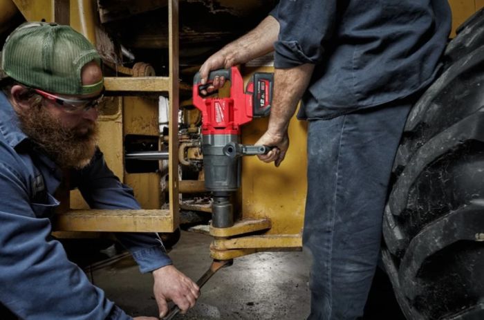 Гайковерт акумуляторний безщітковий MILWAUKEE 1'' (2711Нм) M18 ONEFHIWF1DS-121C, з кільцем (ЗУ+1ак.)