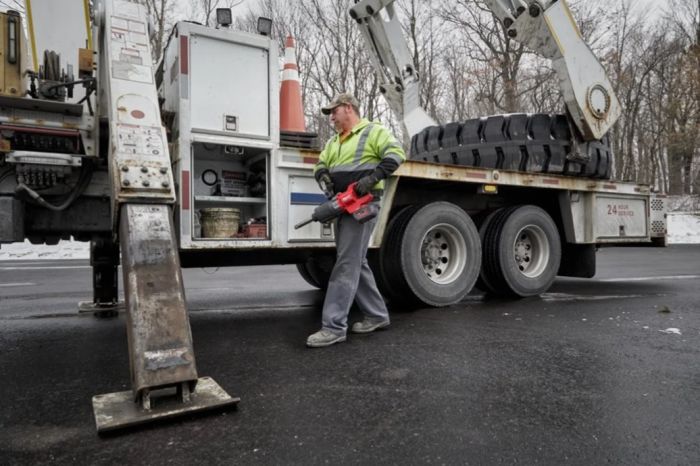 Гайковерт акумуляторний безщітковий MILWAUKEE 1'' (2711Нм) M18 ONEFHIWF1D-0C, з кільцем (каркас)