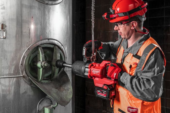 Гайковерт акумуляторний безщітковий MILWAUKEE 1'' (2711Нм) M18 ONEFHIWF1D-0C, з кільцем (каркас)