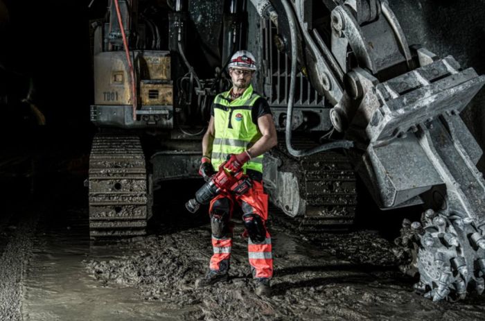 Гайковерт аккумуляторный бесщеточный MILWAUKEE 1'' (2711Нм) M18 ONEFHIWF1DS-0C, с кольцом (каркас)