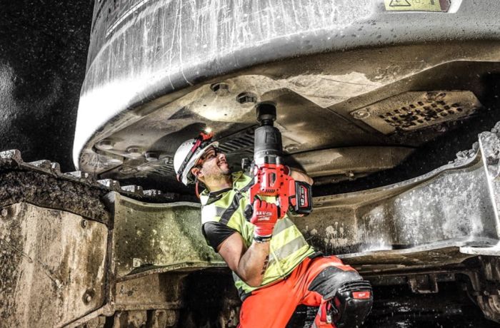 Гайковерт аккумуляторный бесщеточный MILWAUKEE 1'' (2711Нм) M18 ONEFHIWF1DS-0C, с кольцом (каркас)