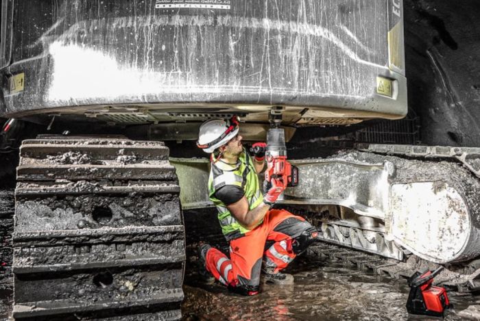 Гайковерт аккумуляторный бесщеточный MILWAUKEE 1'' (2711Нм) M18 ONEFHIWF1DS-0C, с кольцом (каркас)