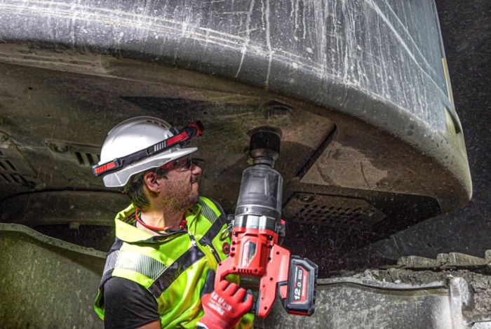 Гайковерт аккумуляторный бесщеточный MILWAUKEE 1'' (2711Нм) M18 ONEFHIWF1DS-0C, с кольцом (каркас)