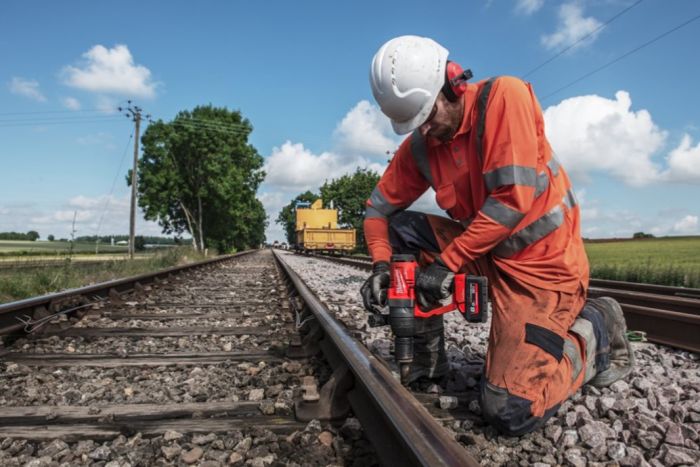 Гайковерт акумуляторний безщітковий MILWAUKEE 1'' (2400Нм) M18 ONEFHIWF1-0X, з кільцем (каркас)