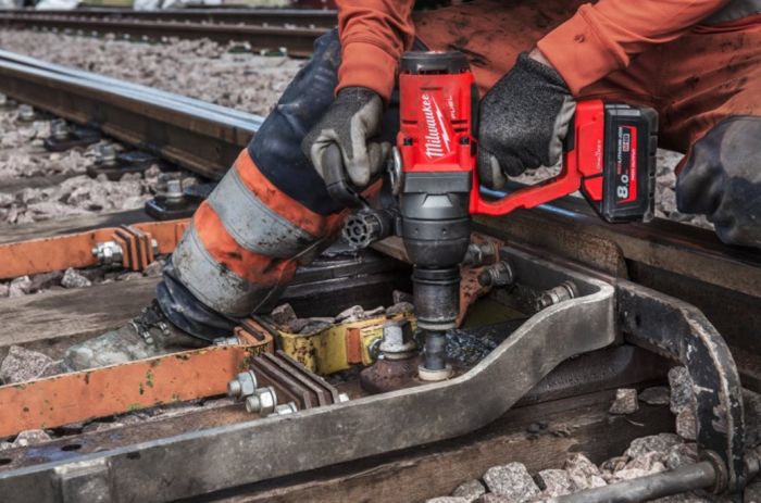 Гайковерт акумуляторний безщітковий MILWAUKEE 1'' (2400Нм) M18 ONEFHIWF1-0X, з кільцем (каркас)