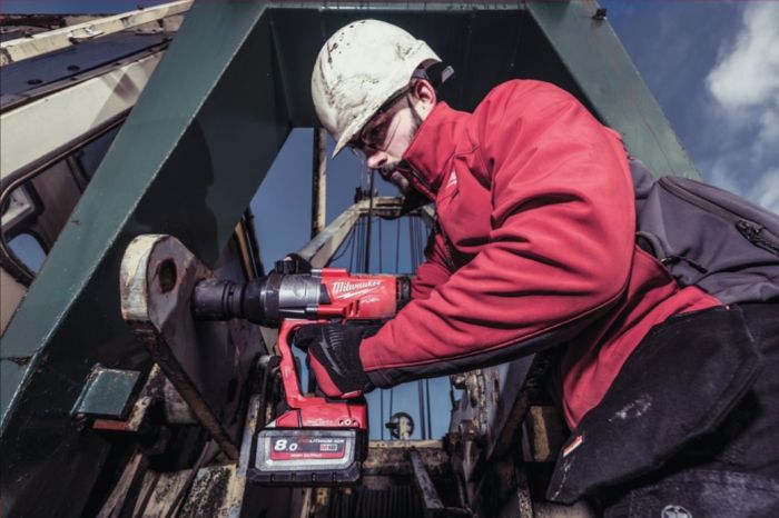 Гайковерт акумуляторний безщітковий MILWAUKEE 1'' (2400Нм) M18 ONEFHIWF1-0X, з кільцем (каркас)