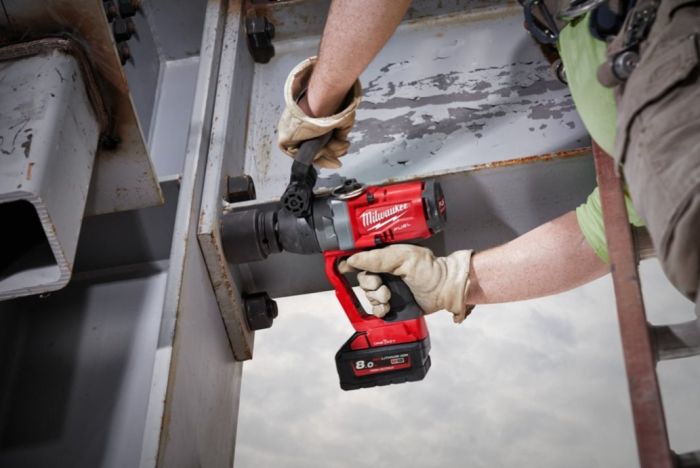 Гайковерт акумуляторний безщітковий MILWAUKEE 1'' (2400Нм) M18 ONEFHIWF1-0X, з кільцем (каркас)