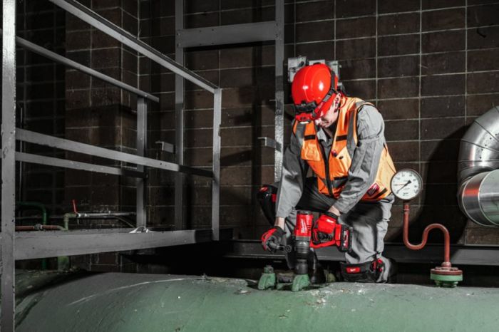 Гайковерт акумуляторний безщітковий MILWAUKEE 1'' (2400Нм) M18 ONEFHIWF1-0X, з кільцем (каркас)