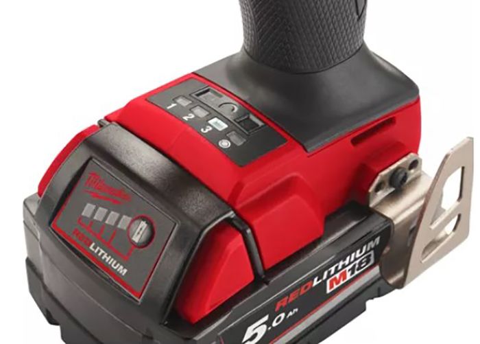 Гайковерт акумуляторний безщітковий MILWAUKEE 1/2" (881 Нм) M18 FMTIW2F12-502X, з кільцем