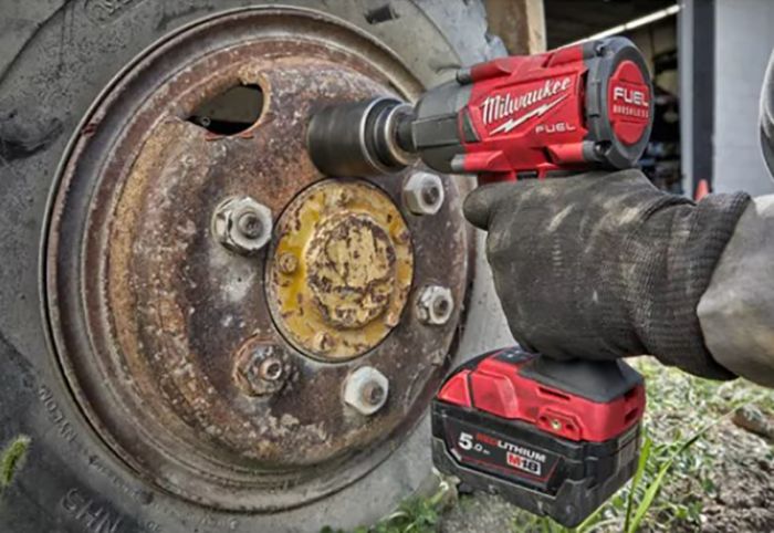 Гайковерт акумуляторний безщітковий MILWAUKEE 1/2" (881 Нм) M18 FMTIW2F12-502X, з кільцем