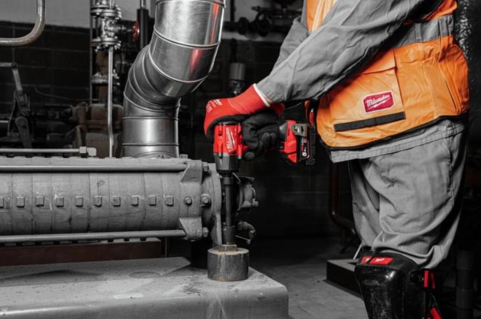 Гайковерт акумуляторний безщітковий MILWAUKEE 1/2" (881 Нм) M18 FMTIW2F12-502X, з кільцем