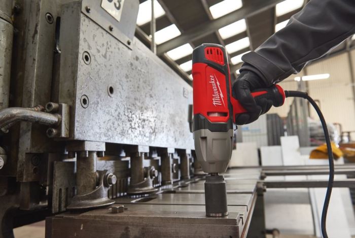 Гайковерт ударный 1/2" MILWAUKEE IPWE 400 R крут. мом. 400 Нм, 4933451524