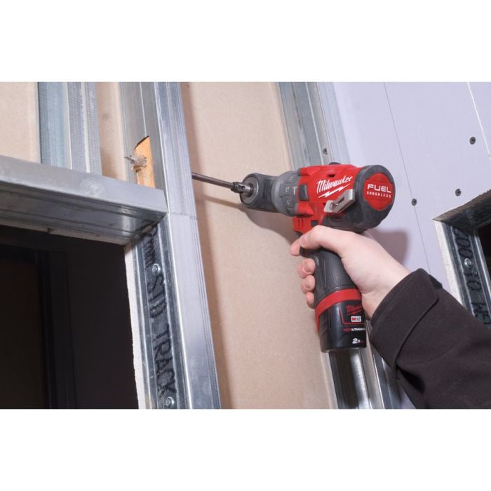 Дриль-шуруповерт акумуляторна безщіткова ударна MILWAUKEE M12 FPDXKIT-202X(37Нм)(2нас+2Х2Ач+кейс)