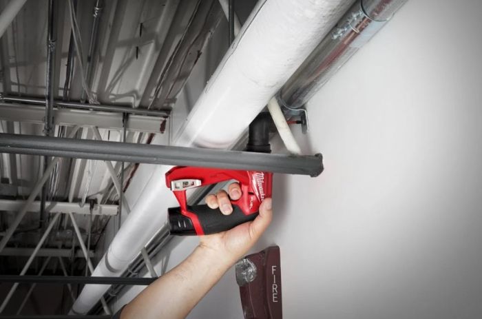 Дриль-шуруповерт акумуляторний безщітковий MILWAUKEE M12 FDDXKIT-202X,34Нм (4насадки+ЗУ+2Х2Ач+кейс)
