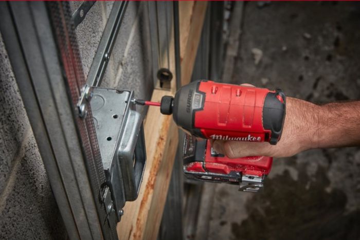 Шуруповерт ударный гидравлический аккумуляторный бесщёточный MILWAUKEE (50Нм) M18 FQID-502X SURGE™