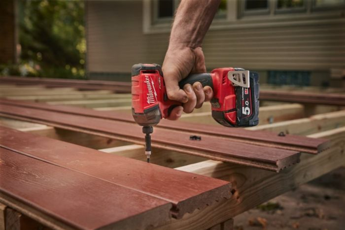 Шуруповерт ударный гидравлический аккумуляторный бесщёточный MILWAUKEE (50Нм) M18 FQID-502X SURGE™