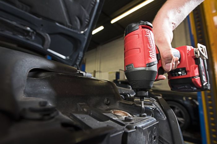 Шуруповерт ударный гидравлический аккумуляторный бесщёточный MILWAUKEE (50Нм) M18 FQID-502X SURGE™