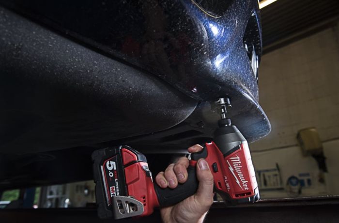 Шуруповерт ударный гидравлический аккумуляторный бесщёточный MILWAUKEE (50Нм) M18 FQID-502X SURGE™