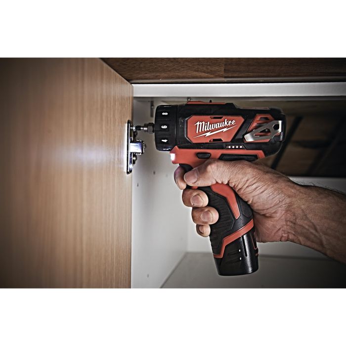 Дриль-шуруповерт акумуляторний MILWAUKEE M12 BDDXKIT-202C (32 Нм) (2насадки+ЗУ+2акк.Х2Ач+кейс)